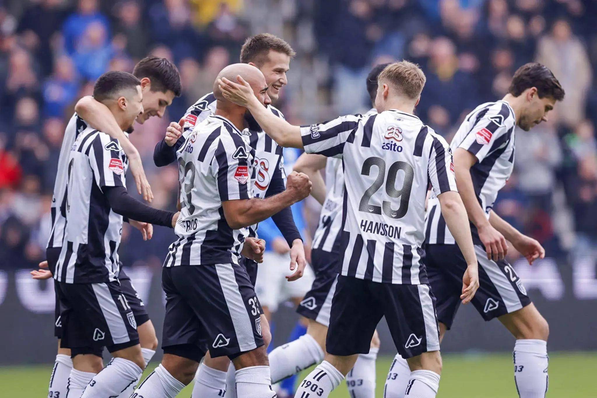 欧联加时末段再迎强敌；那不勒斯主帅复盘；主帅态度——震撼外界；更衣室氛围转暖的简单介绍