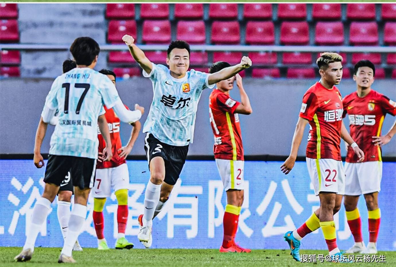 lol台服官网地址-包含今晨广州队调整名单以备德甲，门线救险环节打磨，底气十足，团队化学反应显著的词条